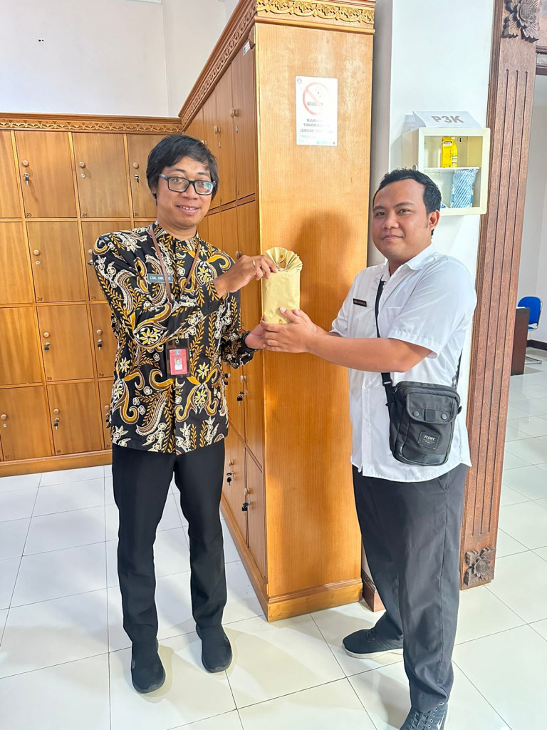 Pelaksanaan Pameran hari ketiga. dalam rangka Hari Kunjung Perpustakaan Tahun 2024.